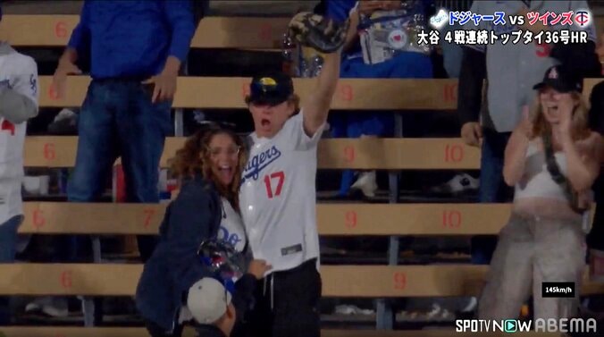 【写真・画像】大谷翔平が相手捕手に“神対応” ファウルチップ直撃で驚きの表情→即座に手を差し出す…4戦連発直前の一幕に称賛の声　1枚目