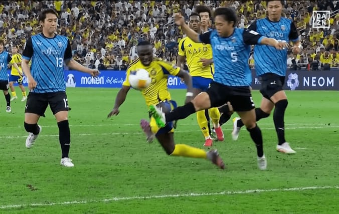 【写真・画像】C・ロナウドが唖然…川崎DFの“魔法のシュートブロック”に衝撃＆称賛の声！「どっから飛んできた」「漫画の世界」「ご飯3杯いける」ACLE決勝に導いたスーパー守備の瞬間　1枚目