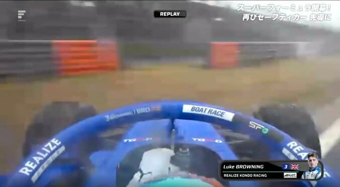 マシンが「後ろから飛んできた」 土砂降り日本最速レースで戦慄アクシデント「ひっくり返ってもおかしくなかった」中継騒然 3枚目