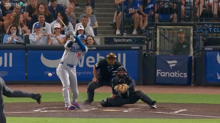 【映像】ものすごい音と共にバットが真っ二つの“珍ヒット”