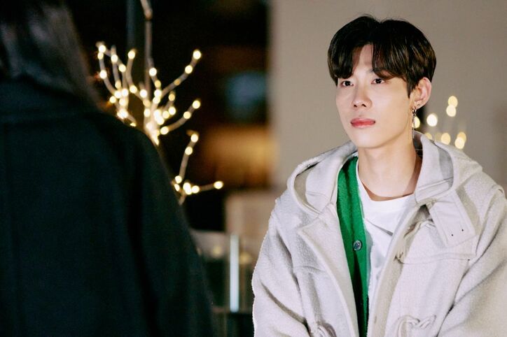 『ガルプラ』永井愛実、人気オーディション番組出身の爆モテK-POP練習生と告白成立！ラブラブ手繋ぎも『花束オオカミ』第4話