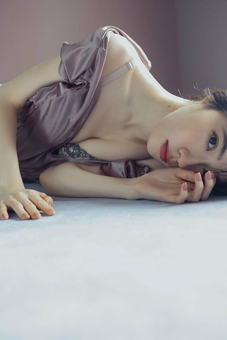 『ウマ娘』などの声優・礒部花凜、水着&ランジェリーにも挑戦…初の写真集発売決定