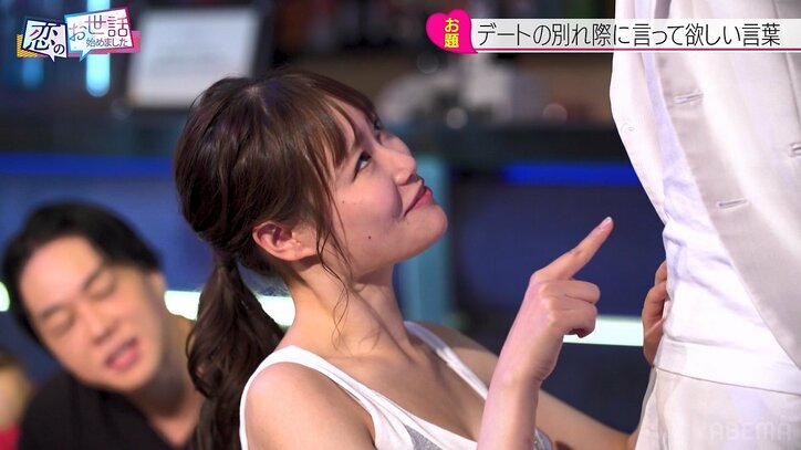 「踊るロケット爆乳」27歳グラドル、胸元“ユサユサ”セクシーダンスを披露！ 谷間チャック上げ下げ攻撃で男性陣を翻弄