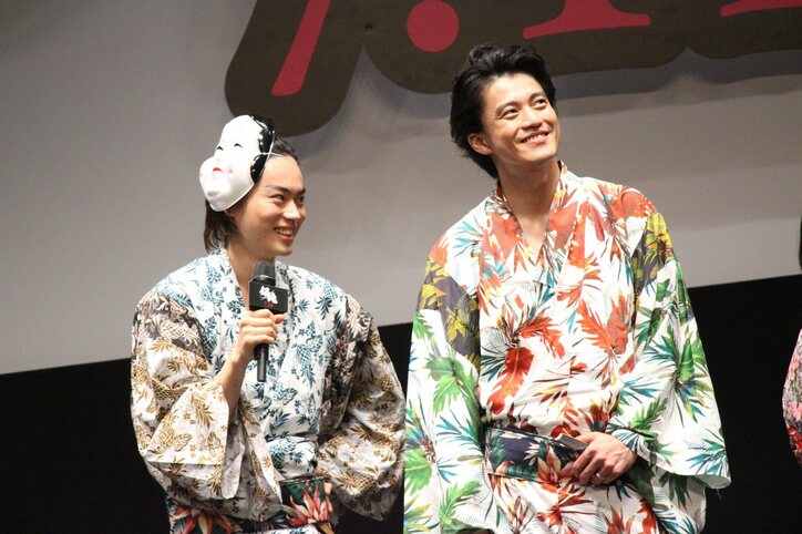 菅田将暉、橋本環奈の演技を絶賛「鼻をほじったり、ゲロを吐いたり」