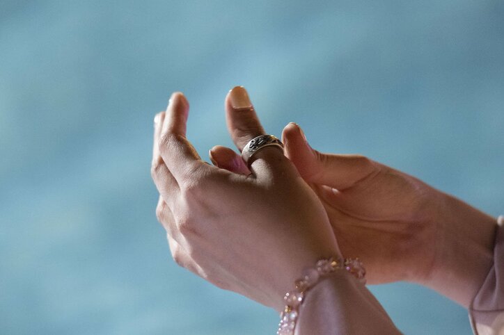 男ウケ最強の水着美女、金髪イケメンに一目惚れ「めっちゃ恋しちゃってる自分がいて」テンション高めにアピール