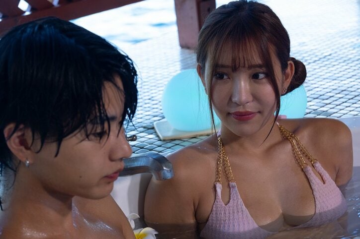わがままボディのお姉さん、年下男子とジャグジーで混浴デート 2ショット写真に「なんかエロいね」の声『シャッフルアイランド Season3』#5