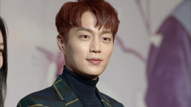 Highlightのユン・ドゥジュン主演！トップスター俳優とラジオ放送作家が繰り広げる恋と成長の物語『ラジオロマンス～愛のリクエスト～』