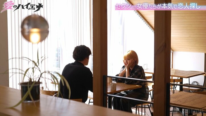 【写真・画像】広末涼子似の24歳セクシー女優、超ミニスカ姿＆上目遣いで年商25億円社長に猛アピール「まだ諦めなくていい？」　2枚目