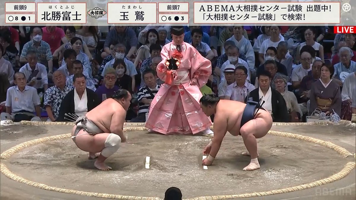 まだまだ、合わせて！」大きく響く“激おこ”行司の厳しい声に館内の