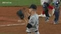 ガーン! 野手の送球エラーにヤ軍投手が漫画のようなリアクション まさかの瞬間に同情の声相次ぐ