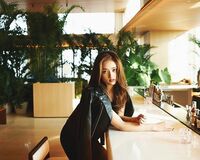 「めっちゃ美しくて素敵」「女神様」谷まりあ、大人の色香漂うオフショットに絶賛の声