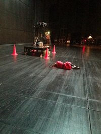 ニッチェ 江上敬子『暗闇の中の赤色。。』