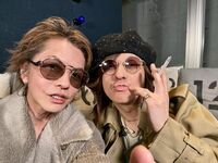 HYDE＆清春との密着2ショットに「お二人とも最高」「イチャイチャしすぎ」とファン歓喜