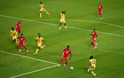 【W杯】諦めない気持ちが生んだ劇的同点弾！ガーナの10番、“スライディング飛び越え”値千金アシスト…驚異の突破に称賛