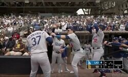 「ヤバすぎるw」ド軍キケ、想定外のハプニング…“まさかの珍光景”「やりすぎ」同僚が劇的弾→ベンチで様子がおかしくなる