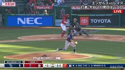 ど真ん中に見えるのになぜ打てない？強打のエンゼルス打線が見送り続ける好投手の絶品カーブ「攻略できる気がしない」「あれは手が出せない」