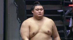 大の里、大一番を前に花道奥で見せた“謎の動き” カメラが捉えた瞬間 第75代横綱誕生に「大豊時代の到来」「来場所が楽しみ」ファン歓喜【大相撲五月場所】
