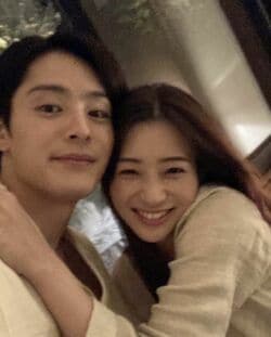 「尊すぎますわ」「2人とも自然体で良き」塩野瑛久＆足立梨花、お揃いパジャマの密着ショットに反響