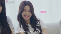 虹プロ出身の美人女子高生・モモカ、韓国人男子のかわいいアピールに思わず笑顔『ロマンスは、デビュー前に。』#5