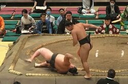 え、これ相撲の技？ 元レスリング王者の力士、発生割合0.1％“衝撃珍手”炸裂 「まじかよ」“たった2秒”の出来事にどよめき