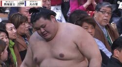 「ブチギレてるやん」「凄い顔しとる」横綱・大の里、よもやの連敗 カメラが捉えた二所ノ関親方“鬼の形相”にファン恐々