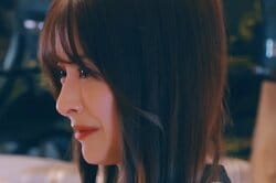 “小泉今日子の娘役”女優、ベッド上で涙の告白「本気で恋をしてしまいました」