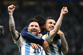 仲間とともにのぼる優勝への階段。メッシが神に並ぶまであと二つ！【Ｗ杯】