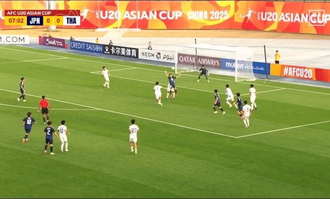 【写真・画像】「何するんだ！」日本代表10番が“足首グニャリ”の悪質な踏みつけ被害…ファン激怒「ガッツリすぎやろ」「怪我させんなよ」大関友翔を襲った戦慄の瞬間【U20アジアカップ】　1枚目