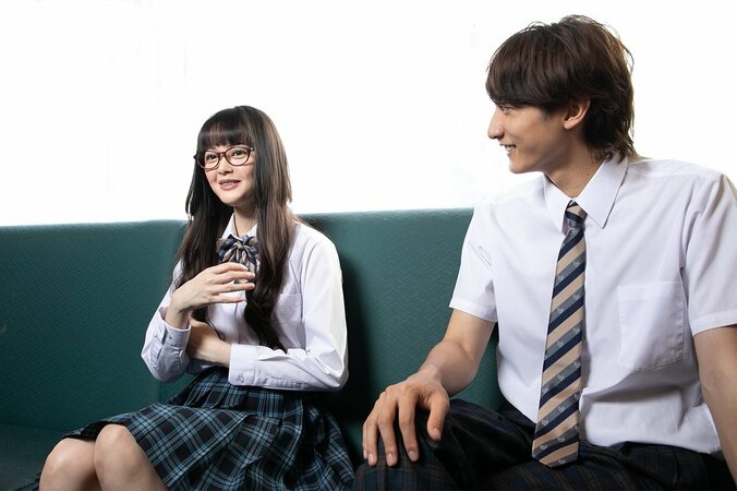 玉城ティナ、小関裕太の印象を語る「面白いんだもん。笑っちゃう。たぶん、小関さんは天然だと思います」 2枚目