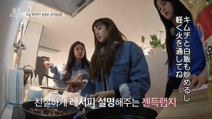 BLACKPINK、コンビニ夜食を爆買い！日本ツアーの裏でカップ麺やお菓子などを堪能 9枚目