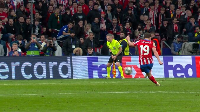 【映像】アルバレスのPKが軸足スリップで“2度蹴り”判定された瞬間