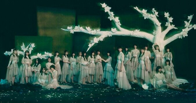 櫻坂46の4thシングル「五月雨よ」のジャケットアートワークが公開 1枚目