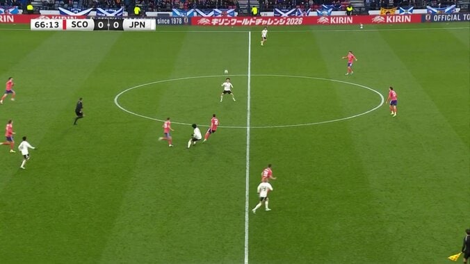 「化け物だな」上田綺世の“絶品ヘッド”にファン衝撃「レベチだわ、強い」屈強DFに競り勝ち完璧につなぐ“別次元”のポストプレー 5枚目