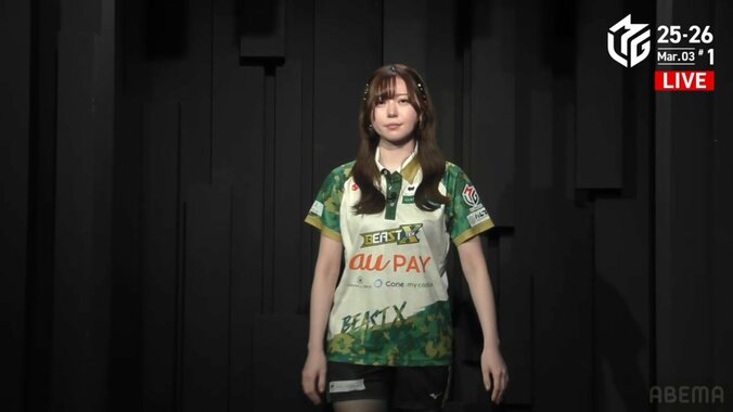 見る者を魅了する東城りおのスレンダーボディ