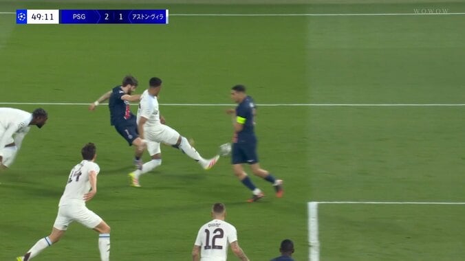 スタジアム騒然のスーパーゴラッソ！「バケモン」「何が起きたかわからん」PSGの新アタッカーが3人翻弄の圧巻フェイント→とんでもない切り返しからニア上ズドン！ 3枚目
