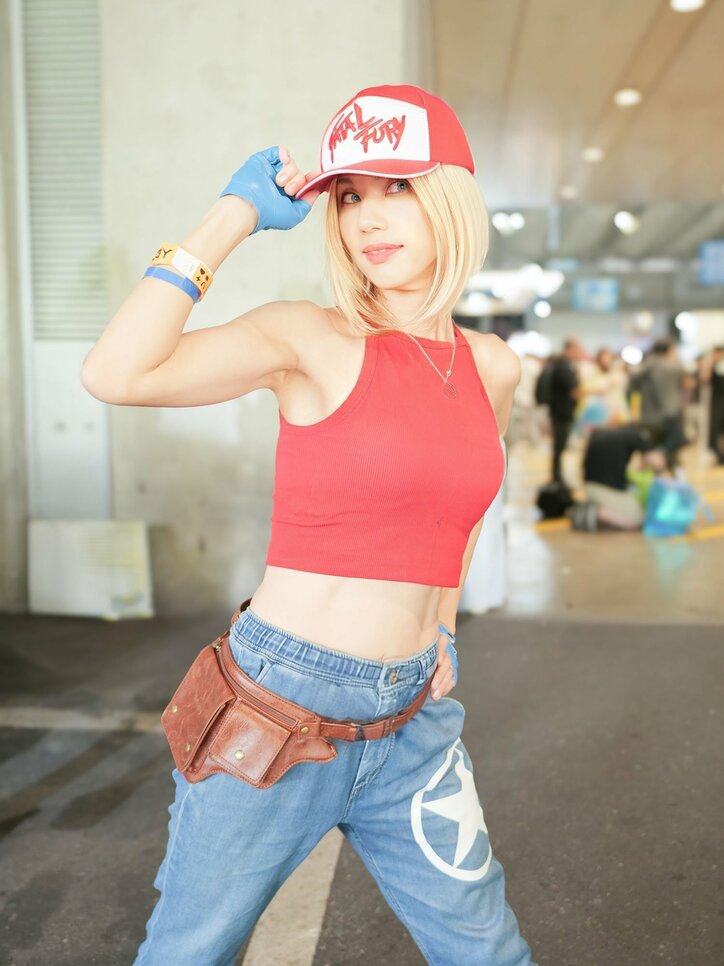 [Photos/Images] "I Trained at a Kickboxing Gym for the Midriff-Baring Costume": Blue Mary Cosplay from Fatal Fury 3rd