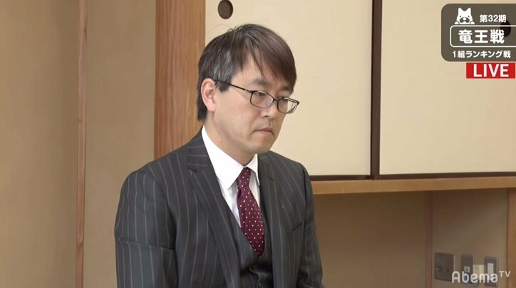 羽生善治九段、タイトル100期への道　同世代・屋敷伸之九段と対局中／将棋・竜王戦1組ランキング戦