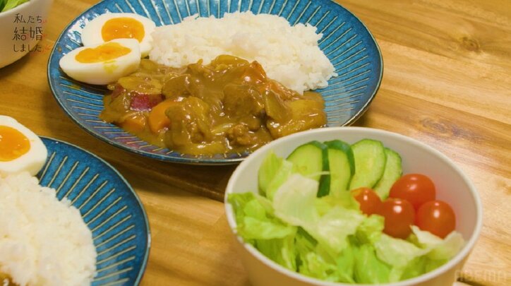 貴島明日香、肩見せエプロン姿に「かわいすぎる奥さん」「エプロン似合う」の声！15歳年上夫と新居で料理『私たち結婚しました4』第1話