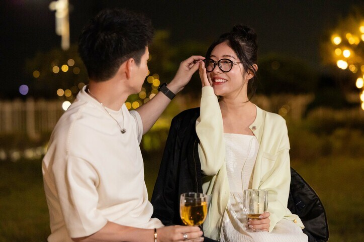 元国民的アイドル、イケメン経営者の太ももをさすり耳元で… 虜にさせるテクニックがスゴすぎてライバル女性たちも唖然「手強い」