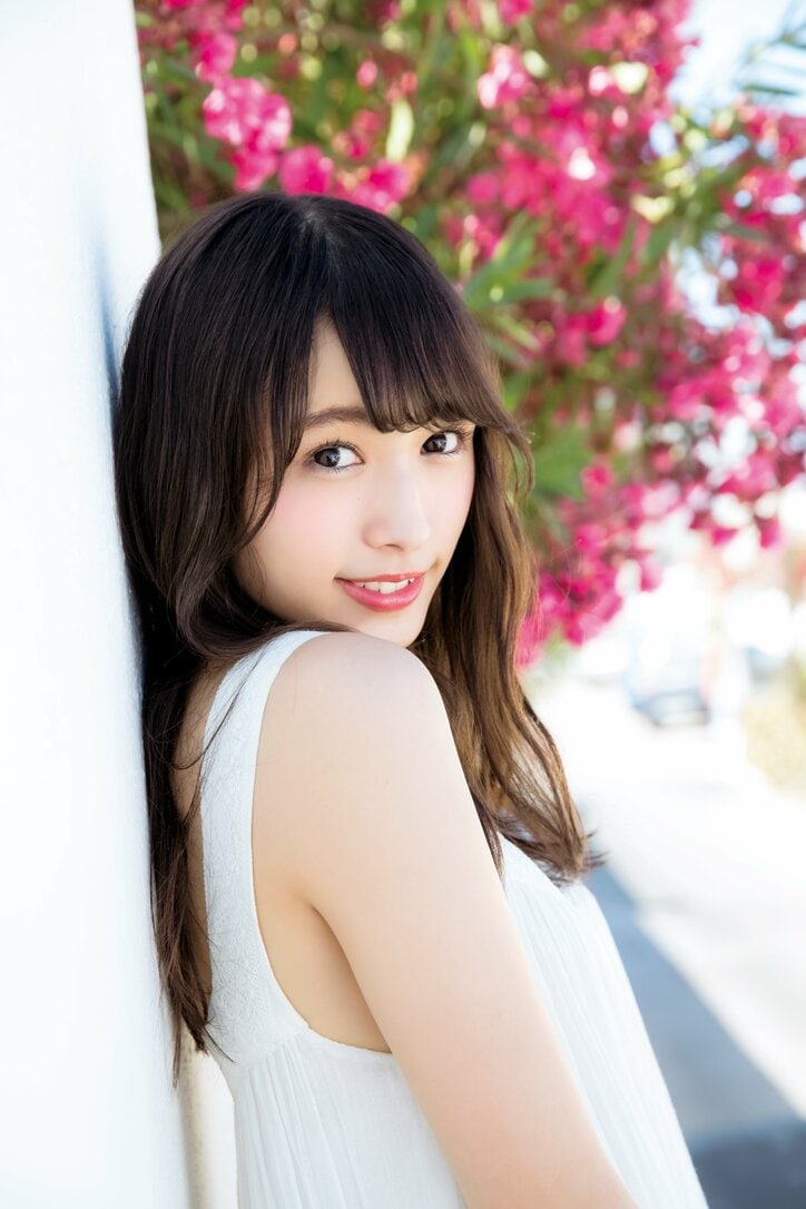 「白石麻衣は憧れの存在」欅坂46・渡辺梨加、水着姿も披露した初のソロ写真集は初版10万部