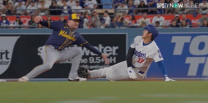 【写真・画像】ウソでしょ？ 大谷翔平の足で“まさかの光景”「行くんかい！」 相手捕手が“イライラ”→とんでもないスピードで爆速盗塁　1枚目