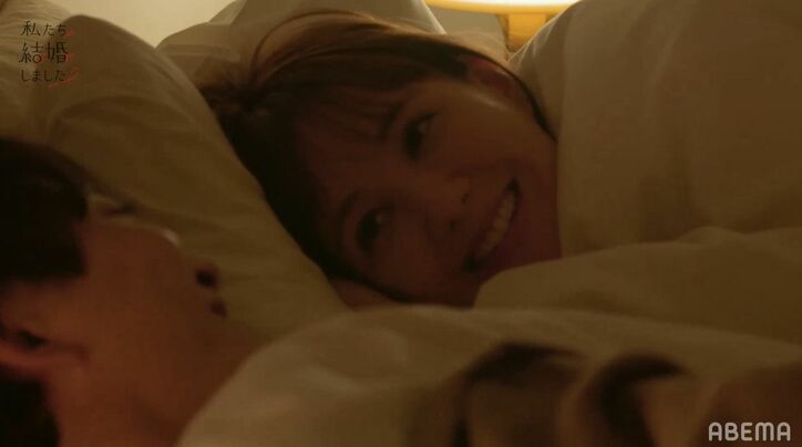 トリンドル玲奈、夫・浅香航大と同じベッドで見つめ合い…密着就寝シーンに千鳥ノブ「おいおいおい！！」絶叫『私たち結婚しました2』第2話
