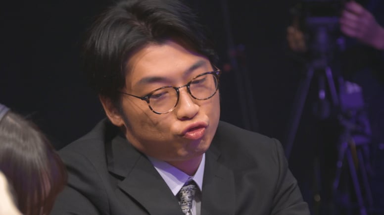 「引きがすごい！」さや香・新山、勝負どころで“レア役”成立…芸能人ポーカー頂上決戦で“豪運”を見せつけた瞬間