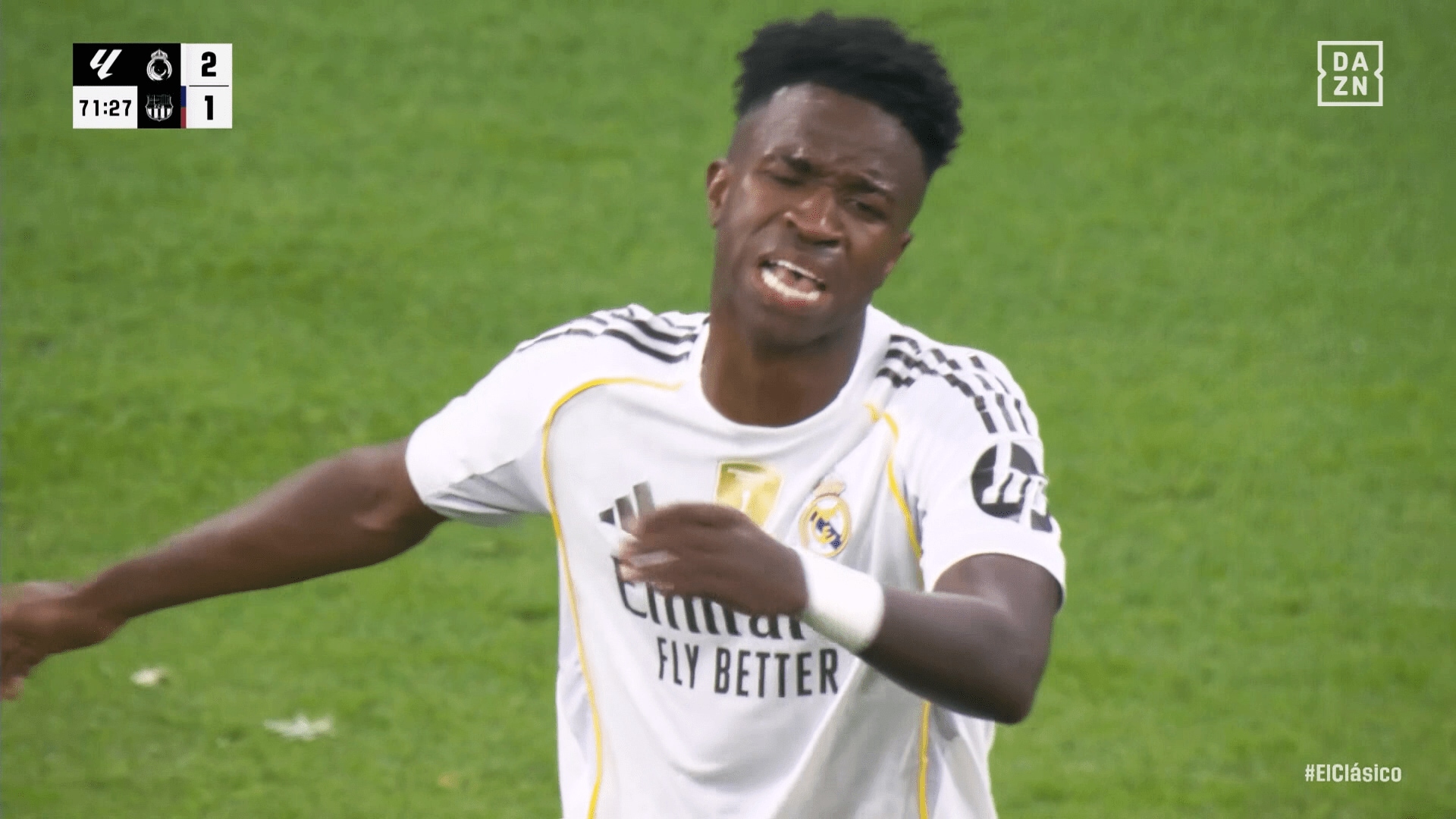 【写真・画像】「エンタメとして破綻」クラシコの“微妙すぎるVAR判定”が物議！エンバペのスーパーゴールが取り消し…「画像の切り取り次第」「ラッキーなタイプのオフサイド」　1枚目