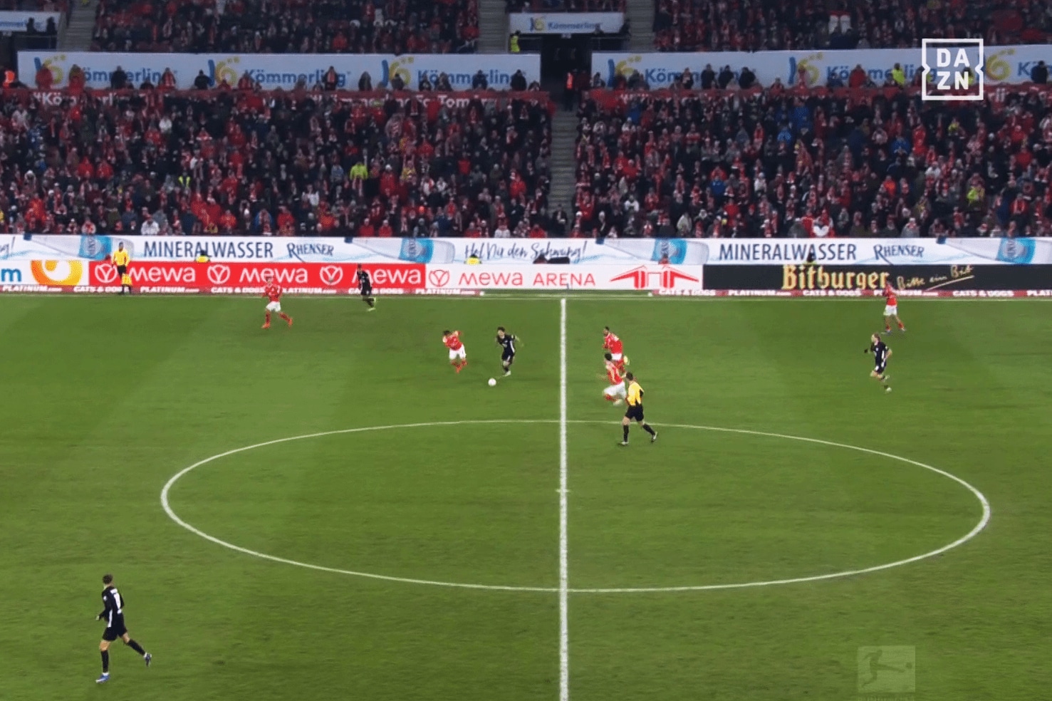 【写真・画像】「謝れよ！」中国代表DF、日本代表DFに“後頭部ヘッドバッド”「ふざけるな」「審判さんどこ見てる？」ラフプレー＆まさかの判定にファン激怒【U23アジアカップ】　1枚目