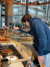 アレクサンダー『特別なスタバ❤️うわ^_^ 美味しいそうな　ケーキがたくさん』