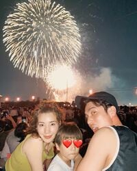 仲里依紗、夫・中尾明慶＆息子と初めて花火大会へ　3ショットに「素敵な家族で憧れます」の声