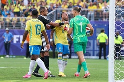 「いつまで子供なんだ」ブラジル代表“ネイマールのPK”に海外ファンの意見様々「素晴らしいキック」「キーパーに最大限のディスリスペクト」