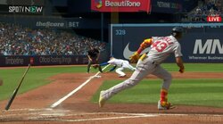 絶対に入ってます！数センチも見逃さないメジャーの塁審、超きわどい当たりも自信満々にビシッと判定の瞬間