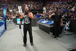 自宅襲撃で“警察沙汰”の米人気レスラー、警備員に変装しブチギレ乱闘で再び物議 謹慎中の暴挙に場内騒然